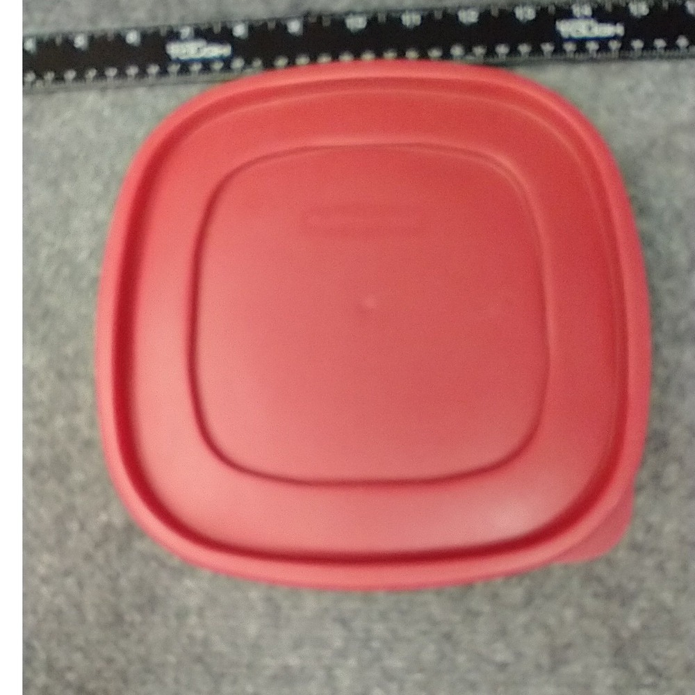 Rubbermaid Replacement Lid Unisex 7in Red Square Easy Find Lids 7J70